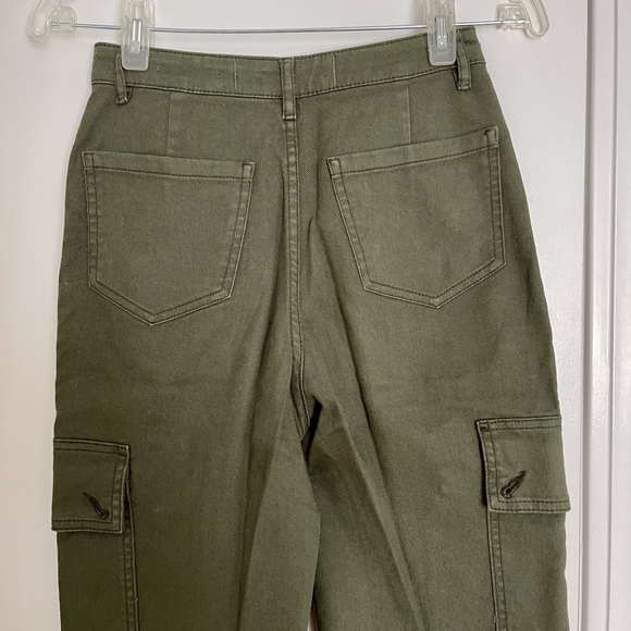 Hollister Ultra High Rise Mom Jeans - Picture 4 of 9